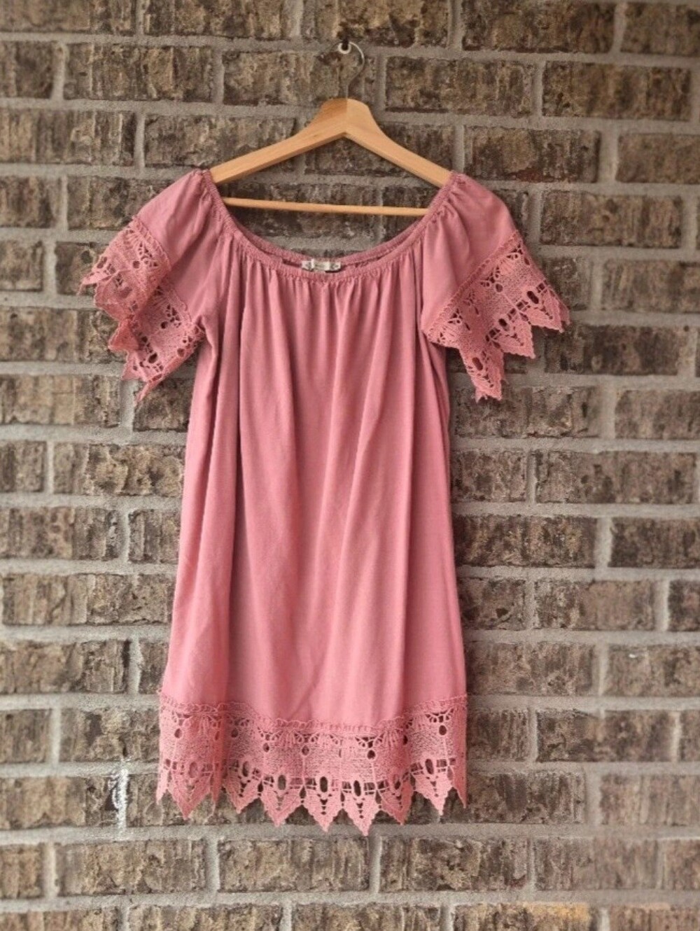 iris Dusty Rose Off-Shoulder Crochet Hem Mini Dress / Size L